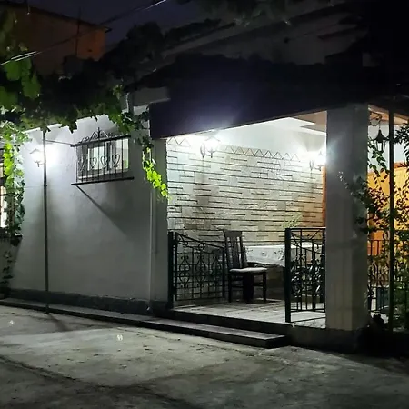 Unique Traditional House, Hosted By J&g *