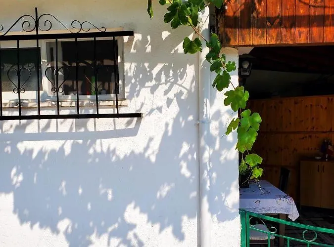 Villa Unique Traditional House, Hosted By J&g Tirana