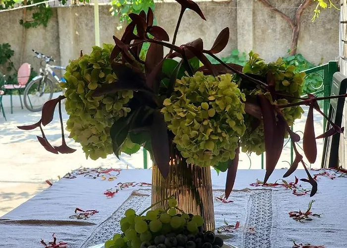 Unique Traditional House, Hosted By J&g * Tiran