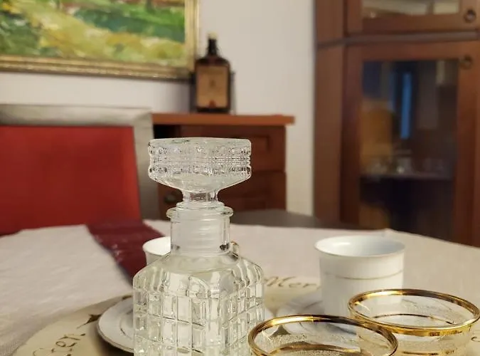 Unique Traditional House, Hosted By J&g * Tiran