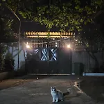 Unique Traditional House, Hosted By J&g *