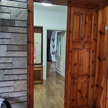 Unique Traditional House, Hosted By J&g فيلة تيرانا