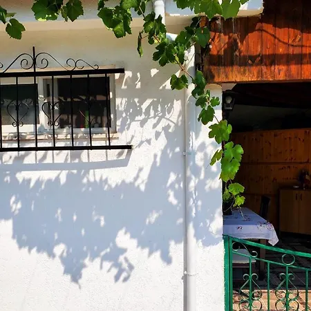 别墅 Unique Traditional House, Hosted By J&g 地拉那