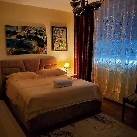 فيلة Unique Traditional House, Hosted By J&g تيرانا