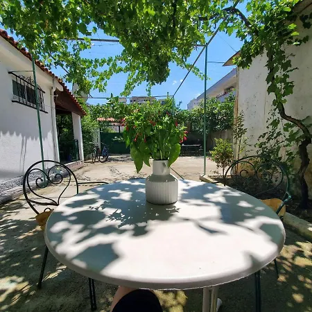 Unique Traditional House, Hosted By J&g * تيرانا