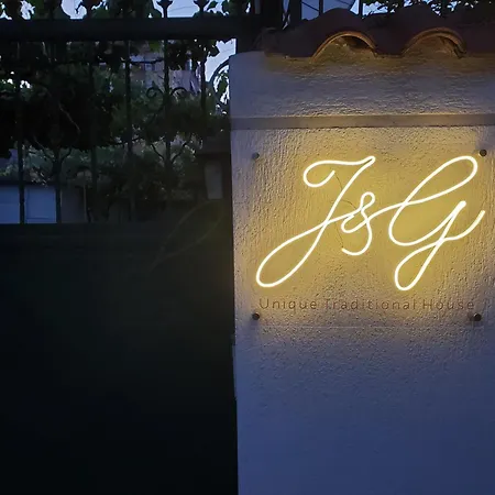 فيلة Unique Traditional House, Hosted By J&g تيرانا