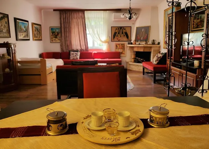 Unique Traditional House, Hosted By J&g Tirana