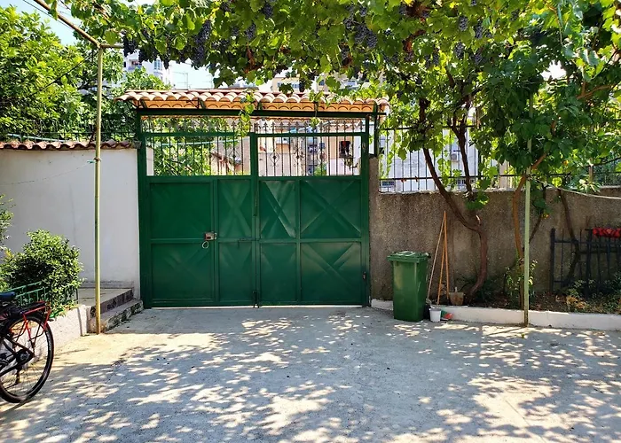 Unique Traditional House, Hosted By J&g Villa